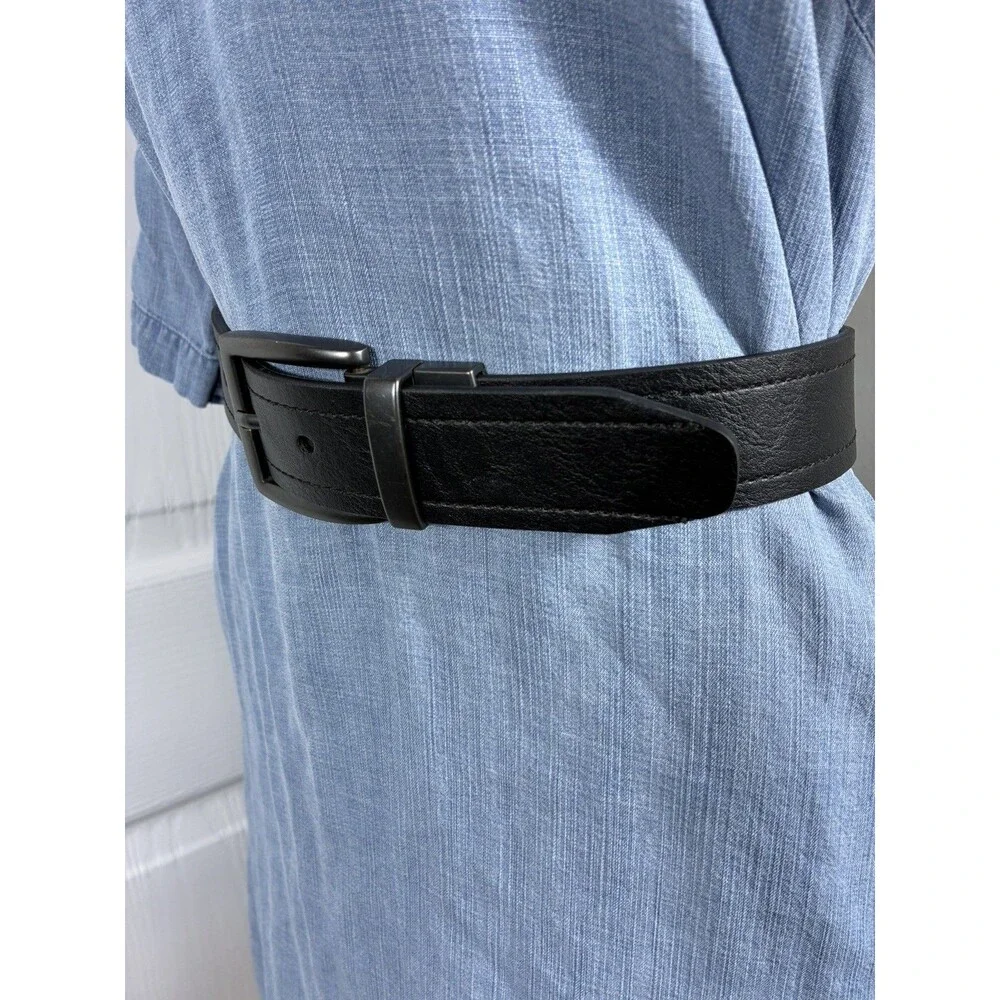 Levi's Mens Belt Sz 34-36 Reversible Black/Brown Stitching Logo Buckle